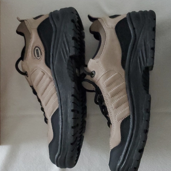 shoe - Picture 2 of 7